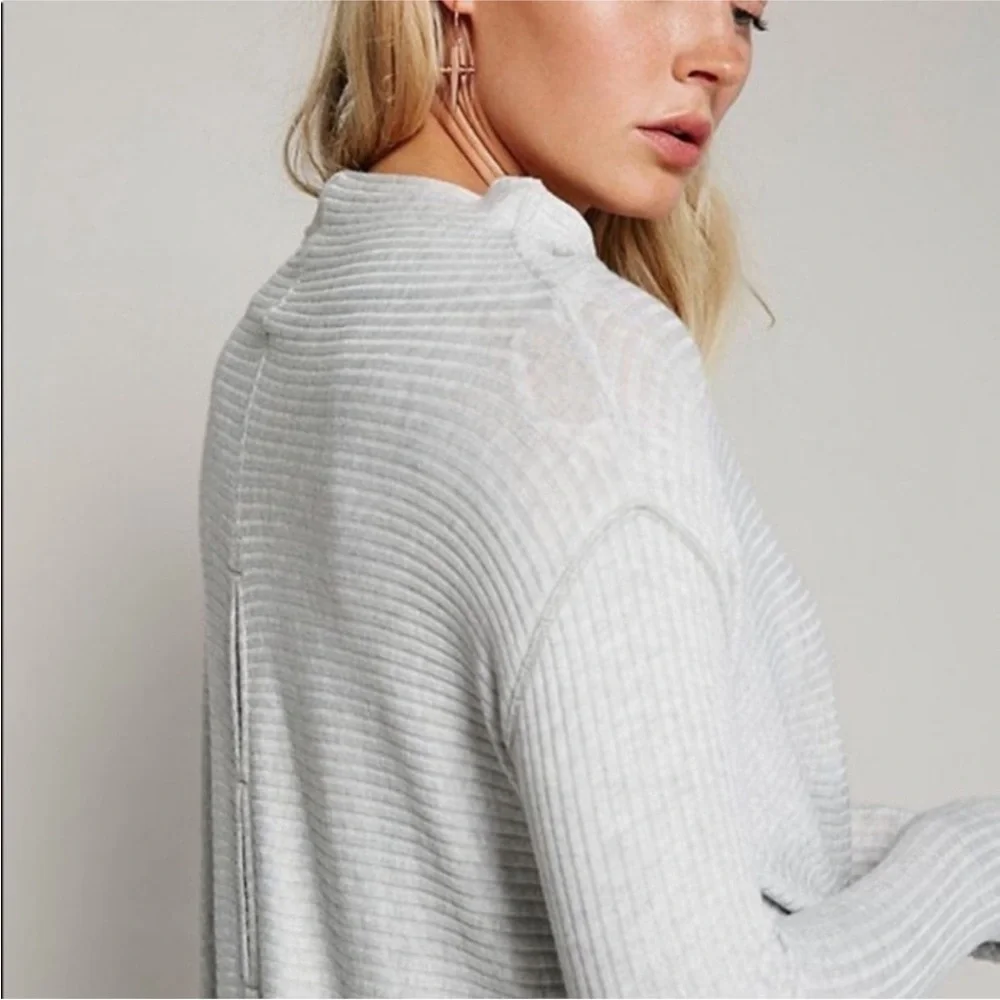 We The Free Split Back Long Sleeve Cowl Neck Ribbed Pullover Sweater Grey sz M - Picture 2 of 10